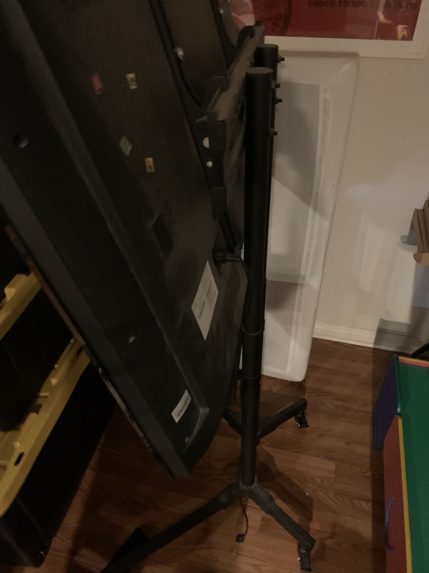 TV Station Holder