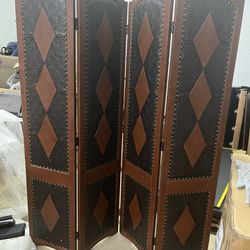 BRAND NEW - 64" x 71" DecMode 4 Panel Room Divider/Partition Screen with Faux Leather Detailing