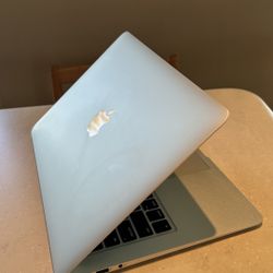 Apple MacBook Air 13” I5/8GB/256GB SSD $180