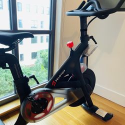 Barely Used Peloton, Great Condition