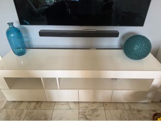 Base de TV Moderna Blanca – Estilo Minimalista ✨