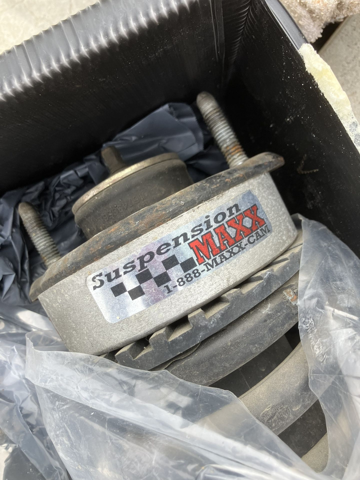 2 Suspension Maxx Struts