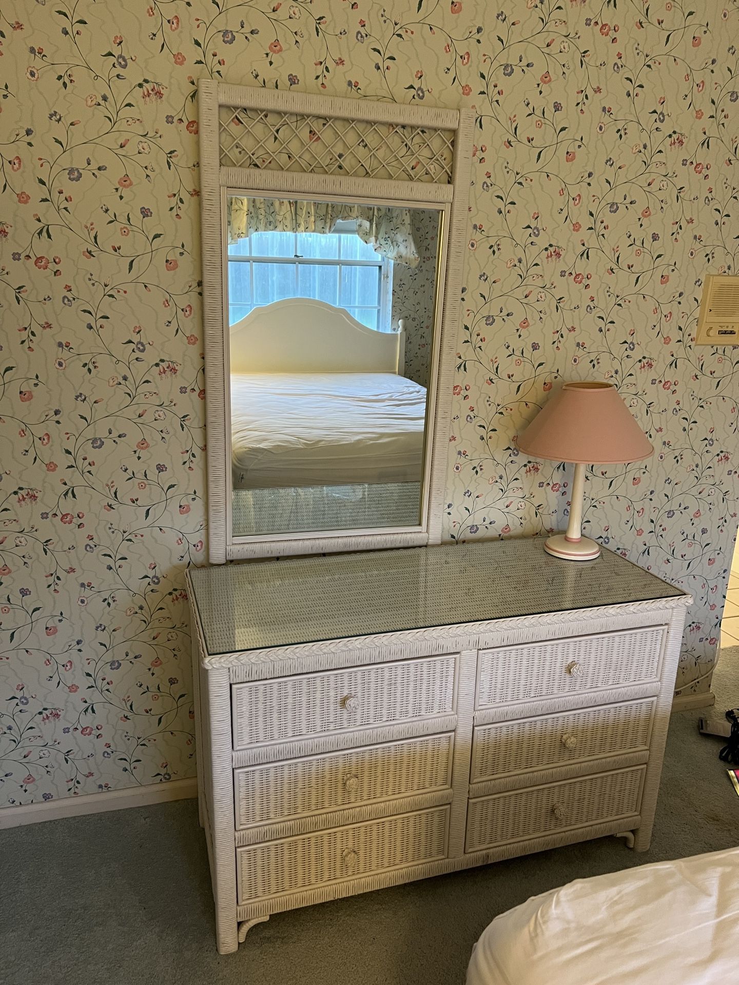 Queen White Bedroom set Henry Link Vintage Dresser Bed Frame Box and Mattress Pink Lamp