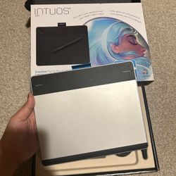 Wacom Intuos Pen & Touch Small + Bamboo Stylus