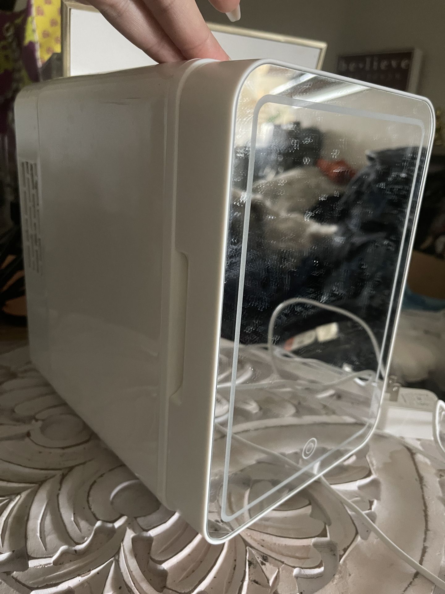 Mini Fridge w/lighted Mirror