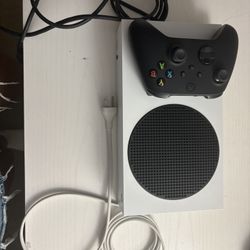Xbox Series S White . With Two Xbox Controllers