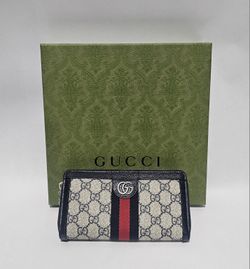 Gucci 
GG Supreme  Wallet 