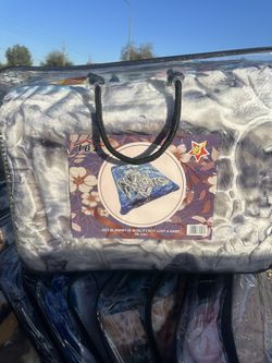 Cobija Gruesa  Twin Size  $45.  