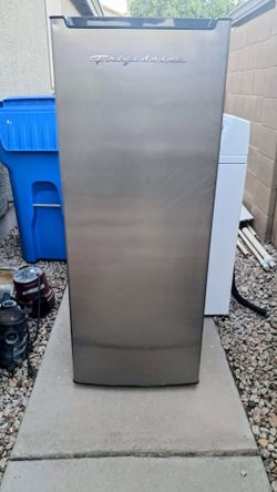 Freezer Frigidaire see photo READ DESCRIPTION PLEASE