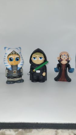 3 Star Wars & Skylander figurines Plastic Cash Only