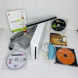 Nintendo Wii System RVL-001, White (GameCube Controller Slots) With 5 Games & Accessories