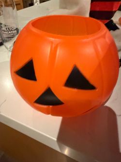 Halloween hat-buckets-bats-pumpkin-table cloth
