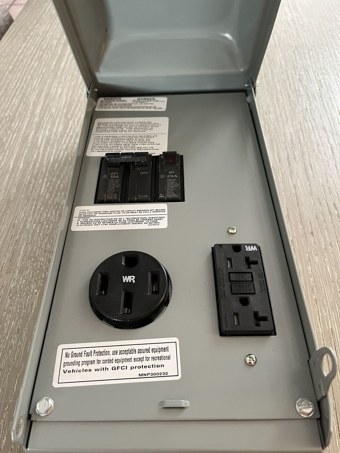 GE Recreational Vehicle RV 70 Amp 120/240V Power Outlet Load Center GE1LU502SS