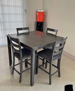 Table 4 chairs