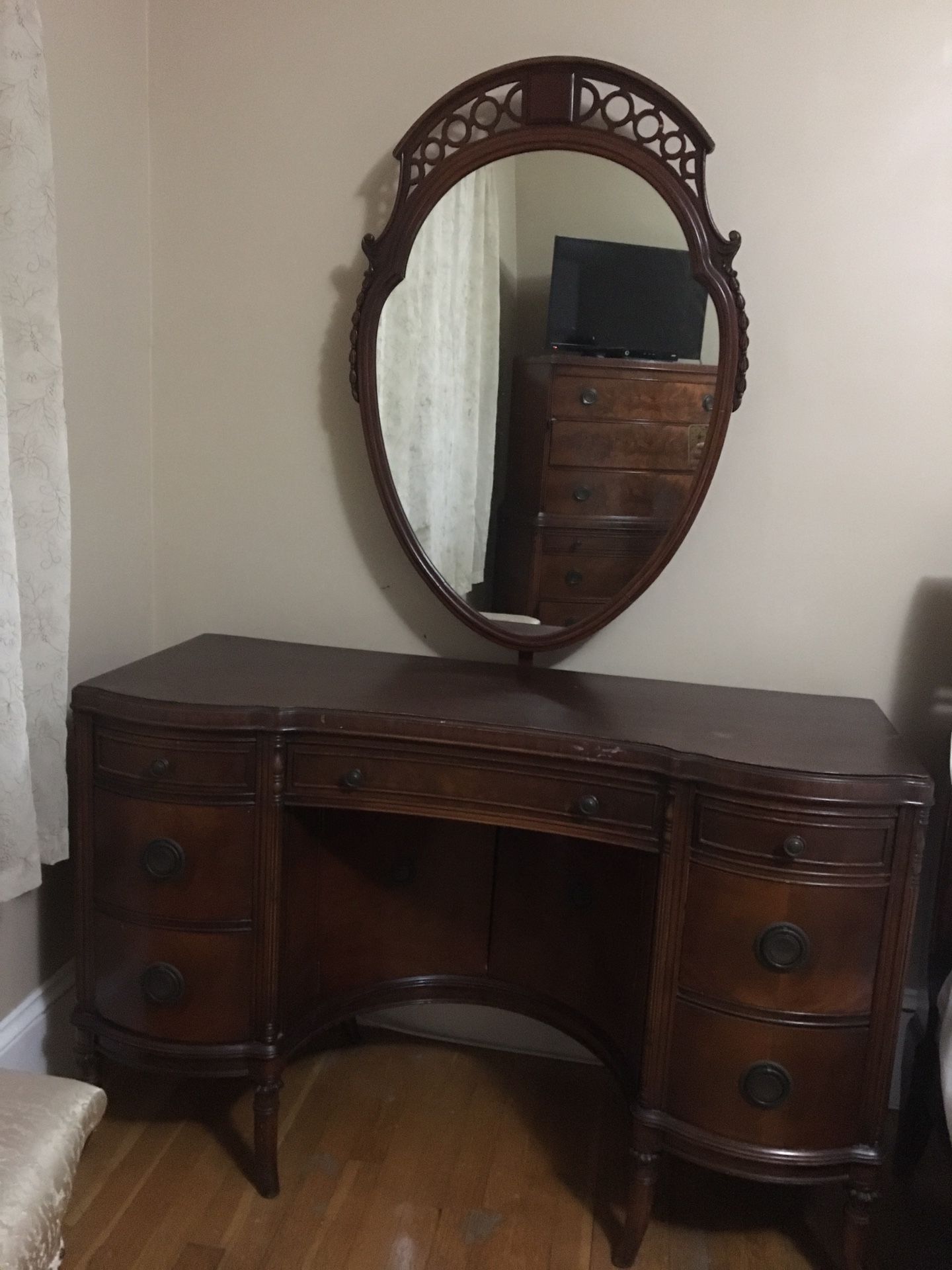 Antique vanity dresser