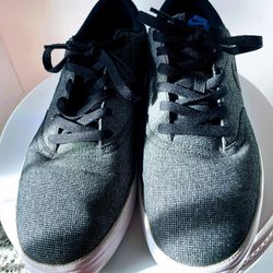 Men’s Nikes Check Solar