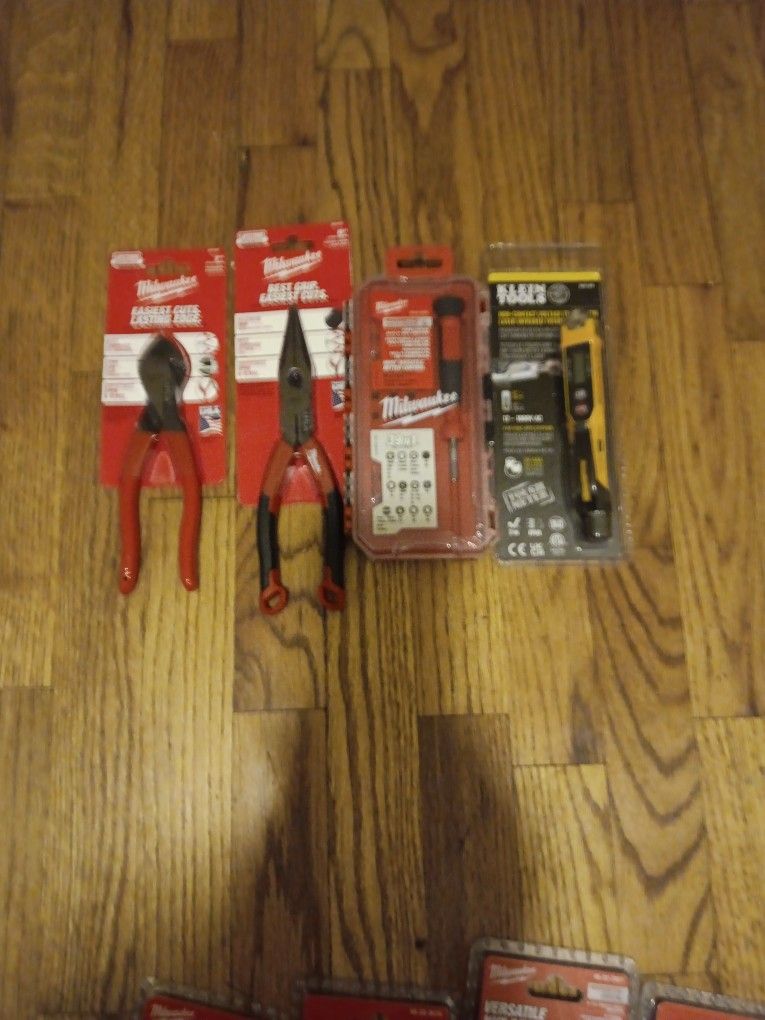 Magnetic Multi Bit Driver, Non Contact Voltage Tester,8"long Nose, 7"diagonal