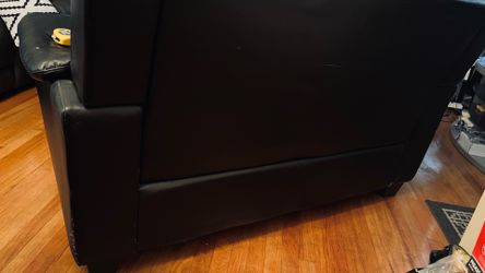 Couch Black leather Color