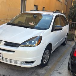 Toyota Sienna 2004
