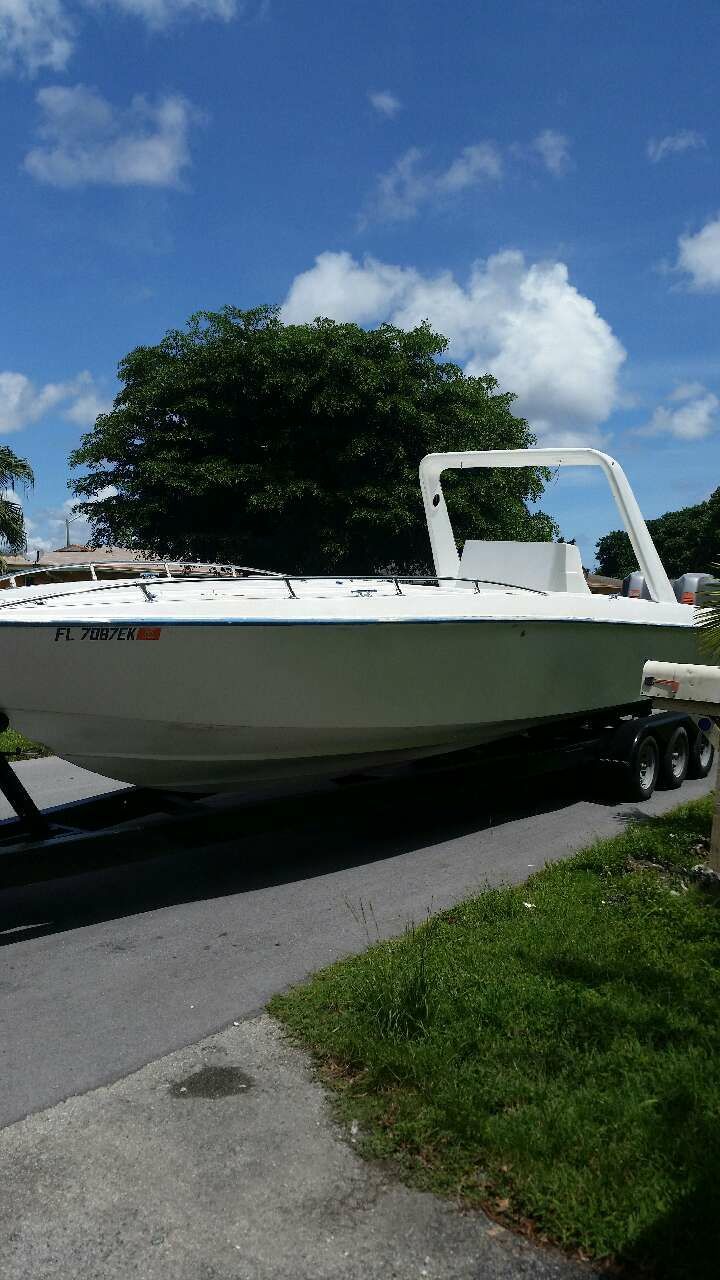 Bote escara de 32 pies