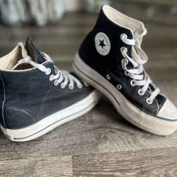 High top Platformed Converse size 5