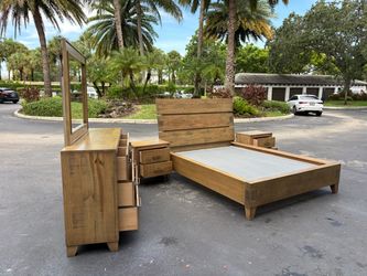 Beautiful Bedroom Set Queen Size Rustic Solid Wood Natural Wood Color Like New By Brazil Furniture