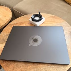 New MacBook Pro 14-inch M4, 16GB RAM, 512GB storage, on AppleCare+