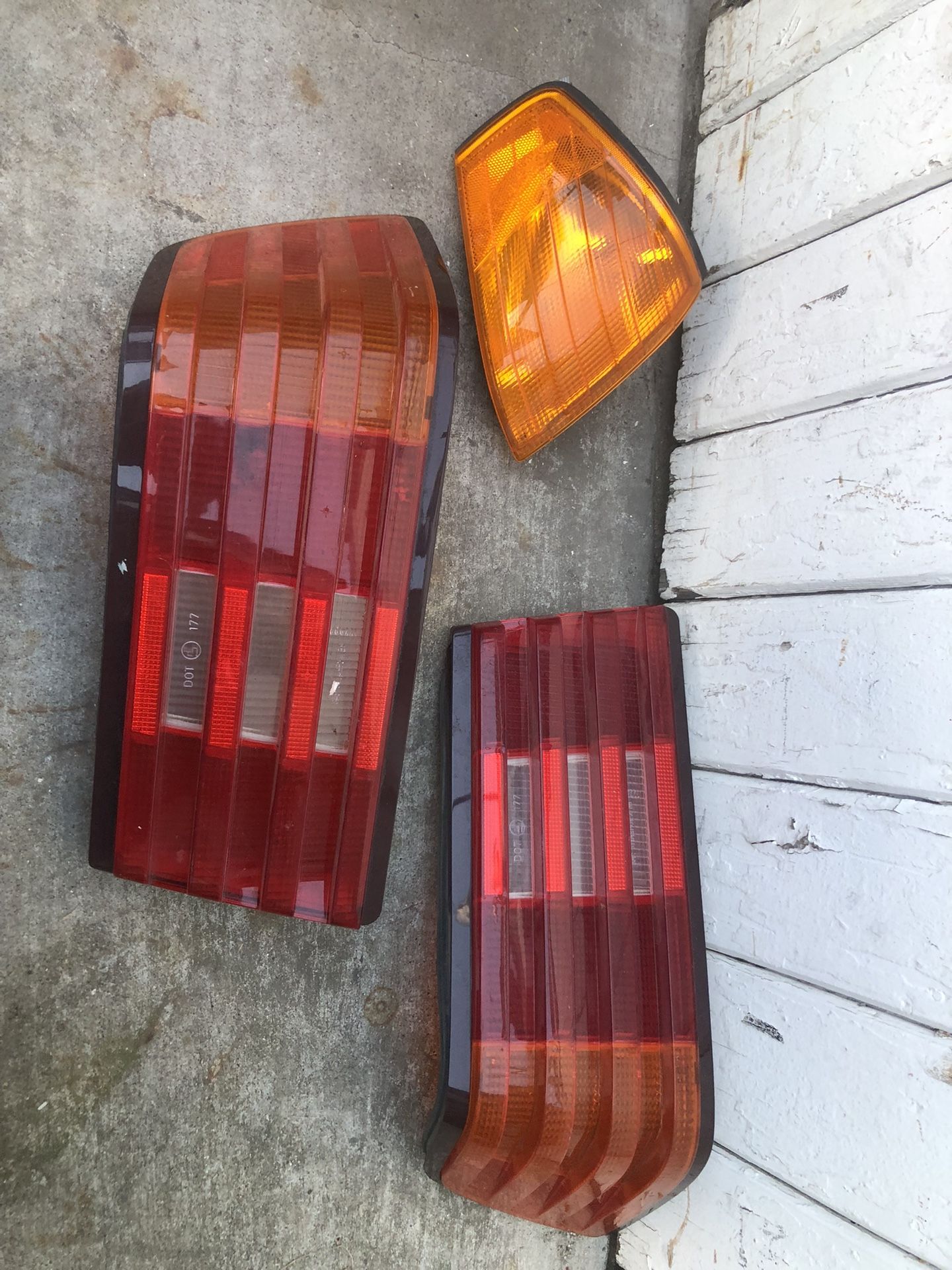 1991 500sl Mercedes Benz Tail Light