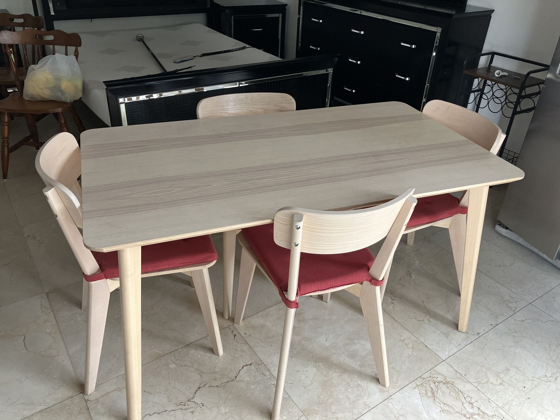 Kitchen/Dining Room Table Set