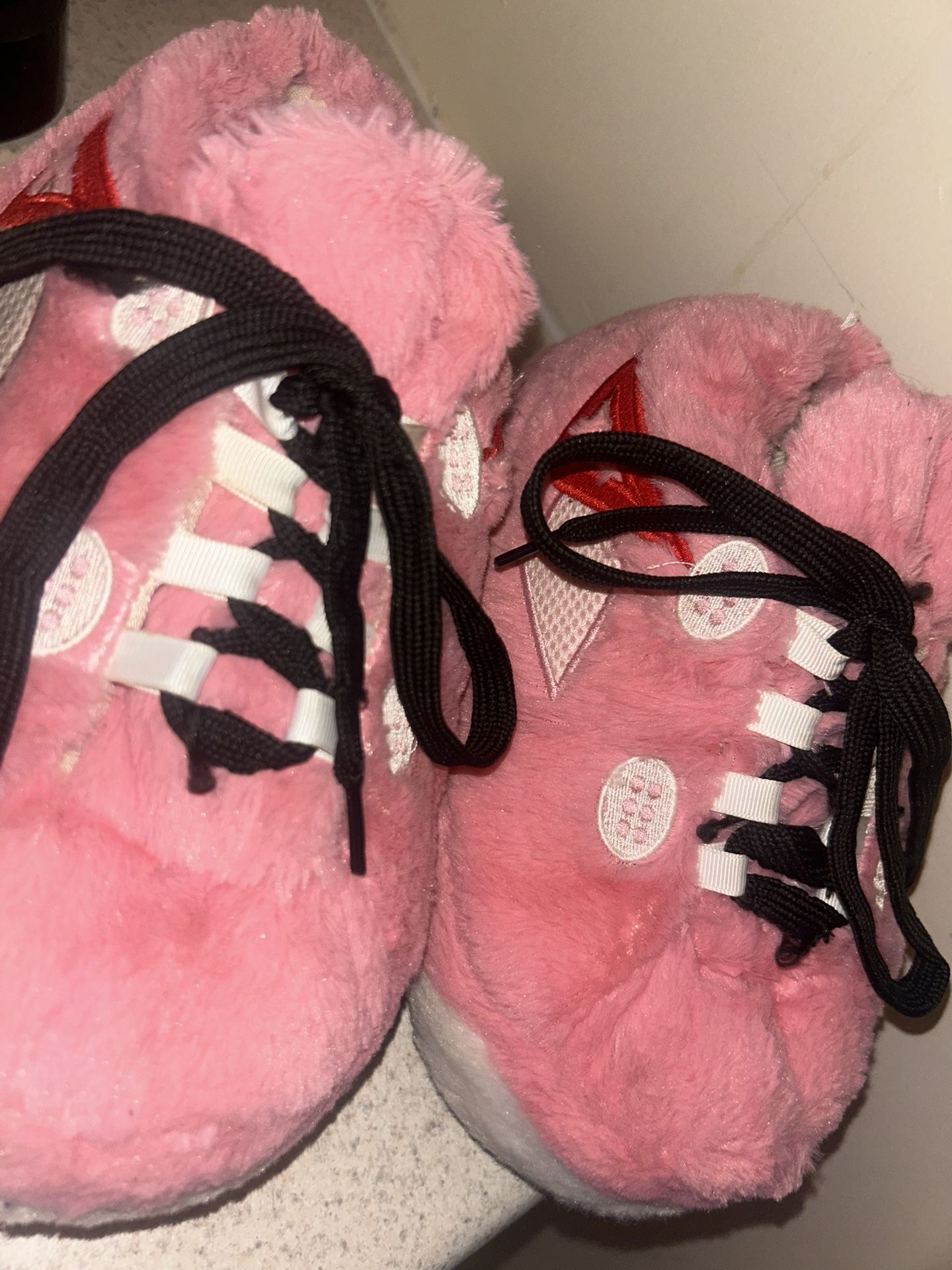🩷 Fluffy Pink Plush Sneaker Slippers – Cozy, Cute & One-of-a-Kind!
