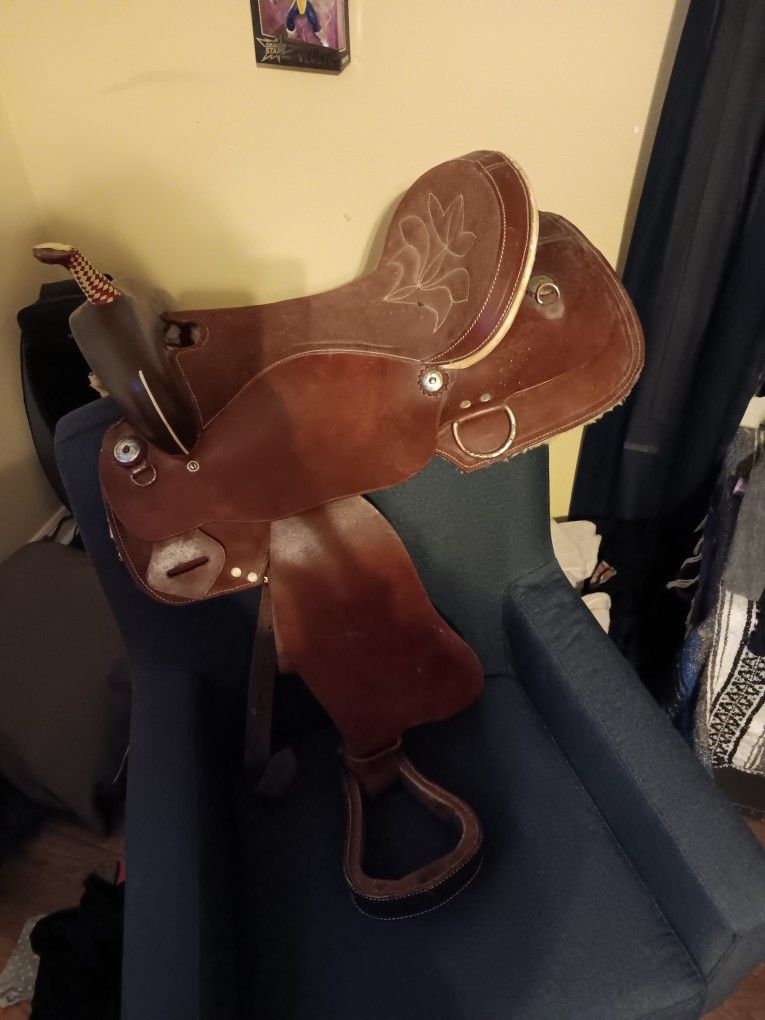 Western Ridding Saddle 