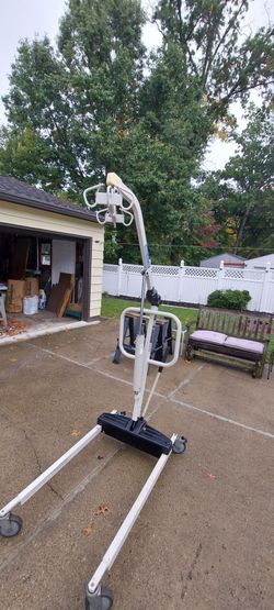 Invacare Reliant 450  Lift