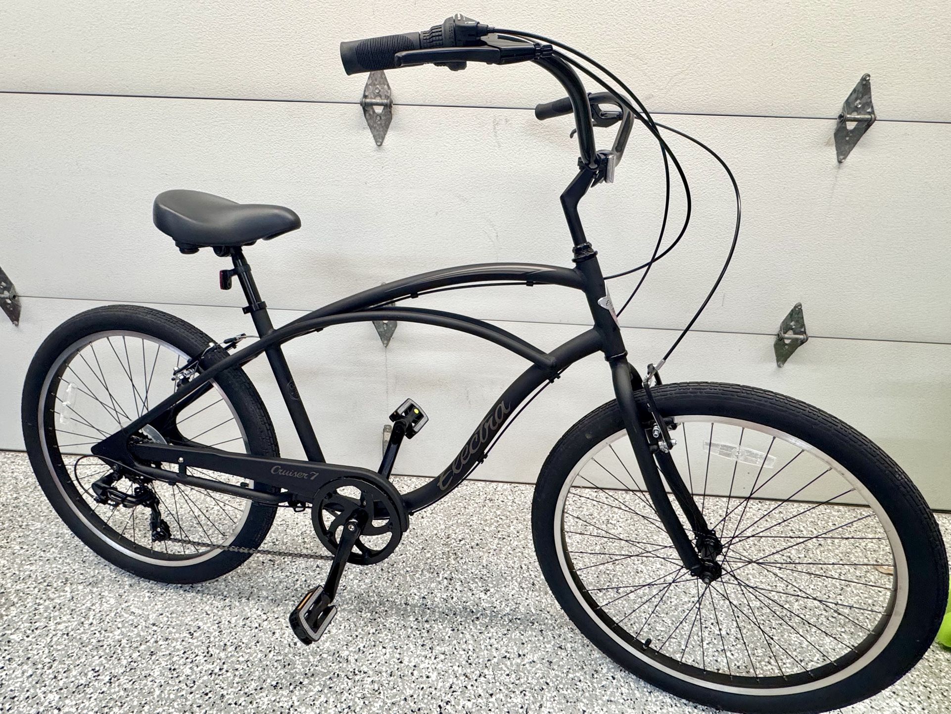 Practically New Electra Lux 7 Speed Aluminum Beach Cruiser
