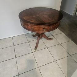 Brown Broyhill Antique Mahogany table 