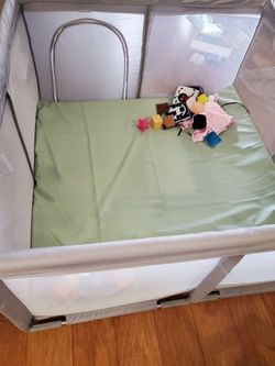 Baby playpen
