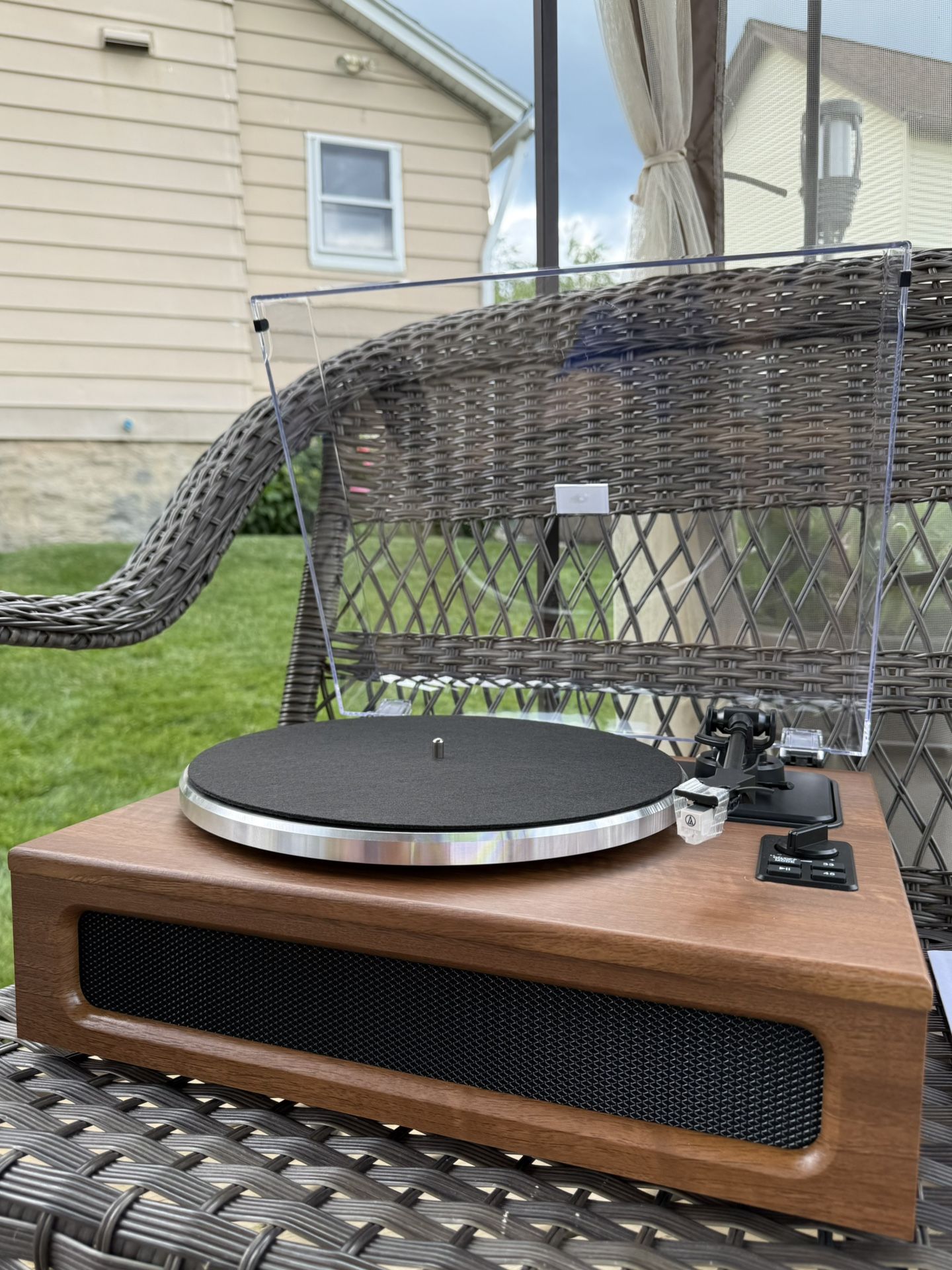 Record Player System With Classic Design