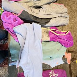 Suéteres Para Niñas talla 10/12  Marca North Face En Buenas Condiciones  $45 Each 