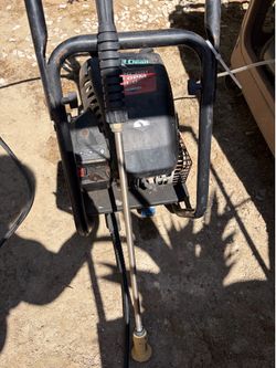 This is a Speed Clean pressure washer powered by a Briggs & Stratton engine.