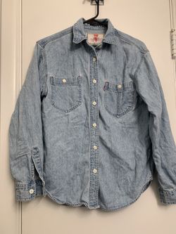 Women’s Vintage Small Levis Long Sleeve Blue Denim Button Up Shirt
