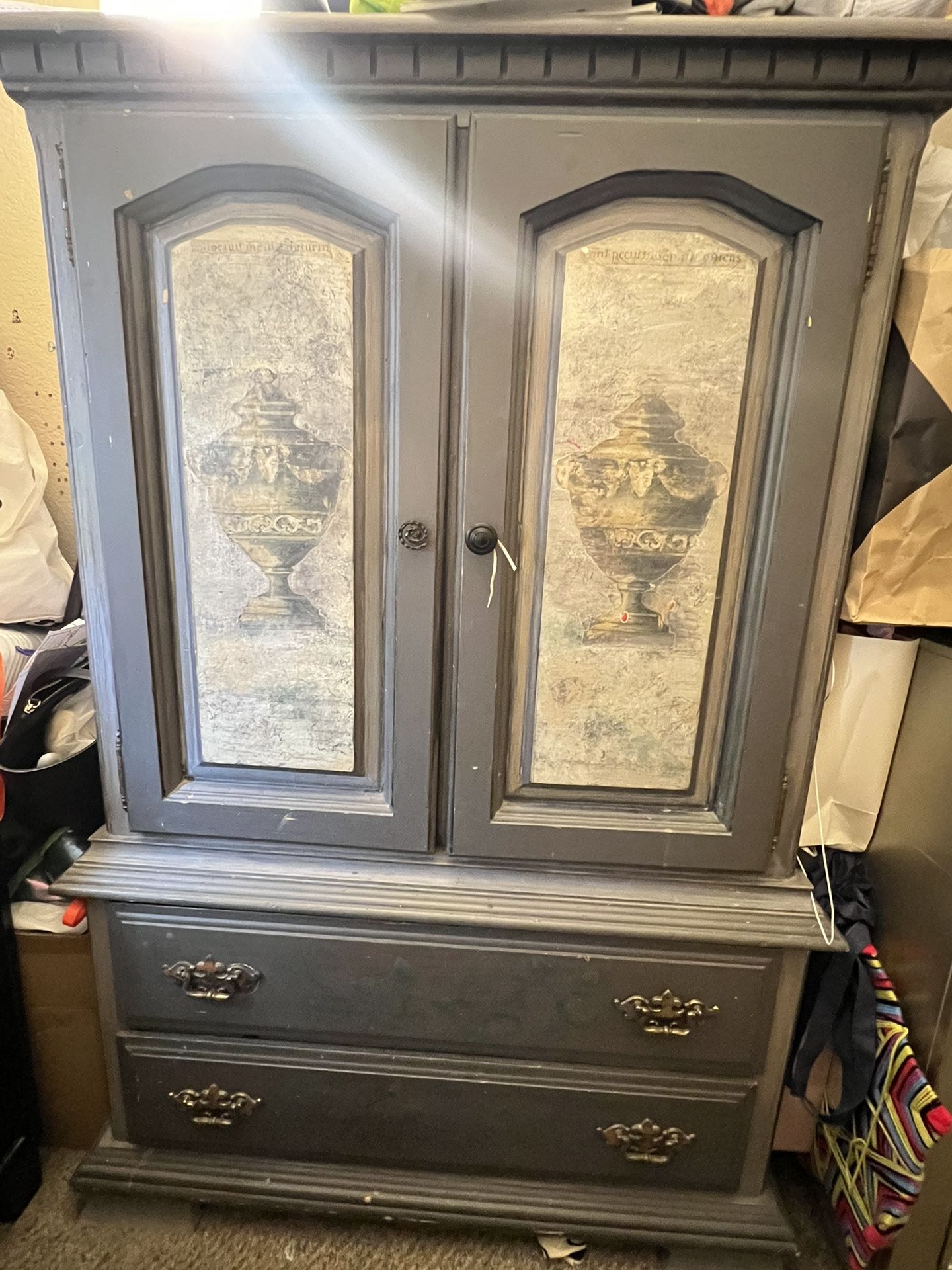🚪 Armoire Closet – $35 OBO (Pickup Only)