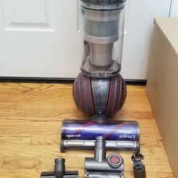 NEW cond 2024 DYSON  ANIMAL  VACUUM WITH COMPLETE ATTACHMENTS. , WORKS EXCELLENT. , IN THE BOX 