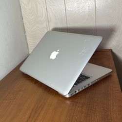Apple MacBook Pro 13” I5/8GB/256GB SSD $140