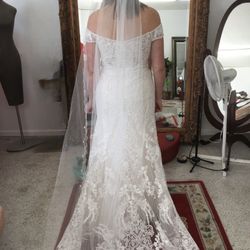 Oleg Cassini Wedding Dress Size 14 NWT, Includes Veil, Belt And Slip all NWT