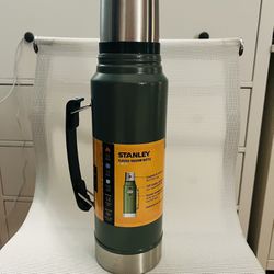 Stanley Classic Vacuum Insulated Wide Mouth Bottle 1.1 QT for Sale in  Hoboken, NJ - OfferUp