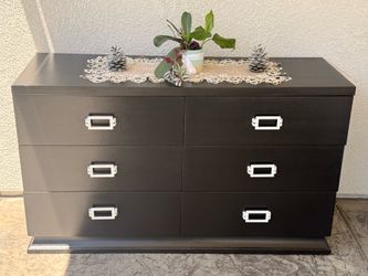 Black dresser, with 6 drawers