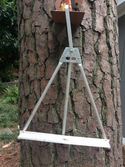 Aluminum hanging easel