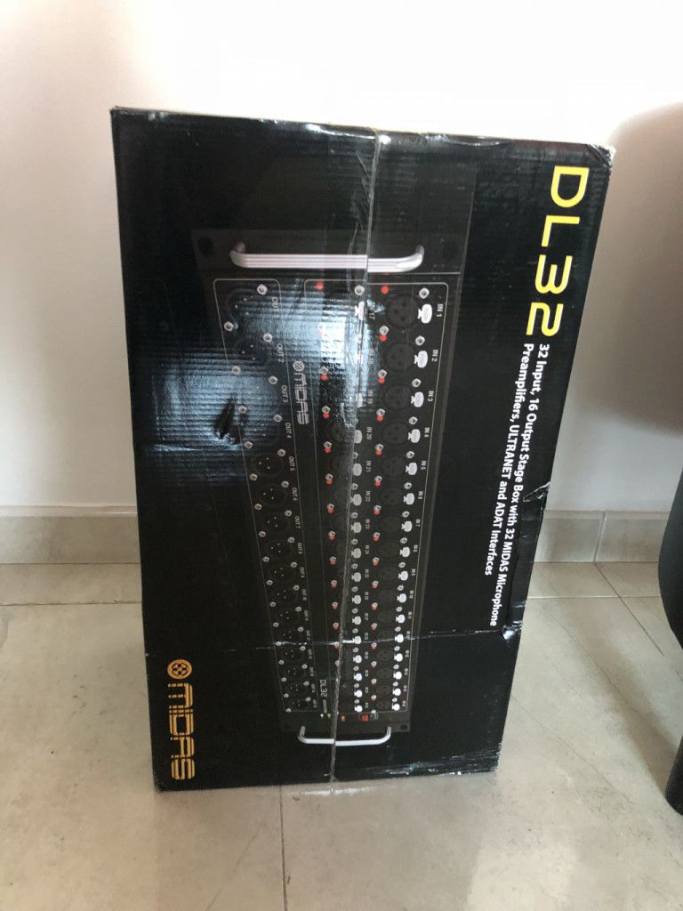 Midas DL32 32-input / 16-output Stage Box 32-in/16-out Stage Box with 32 Midas Microphone Preamplifiers, Ultranet Ethernet Compatibility, and ADAT Di