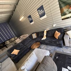 Black Rawcliffe Sectional Sofa/ Couch (We Deliver) 