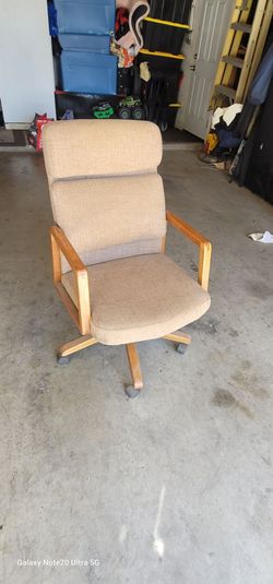 Nice Office desk chair