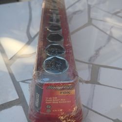 Snap on socket set new